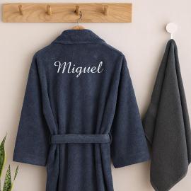 Albornoz bordado en la espalda Albornoz bordado en la espalda