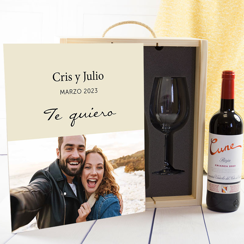 Regalos personalizados: Kits regalo: Kit con Vino Cune Crianza con caja impresa