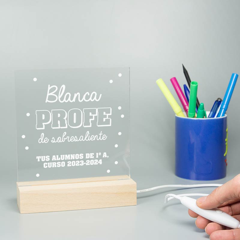 Regalos personalizados: Lámparas personalizadas: Lámpara led grabada 'Profe de sobresaliente'